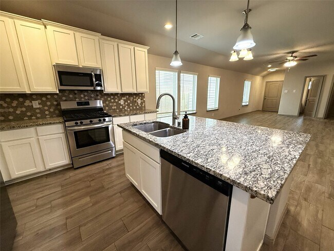 Foto del edificio - 7955 Fijian Cypress Dr