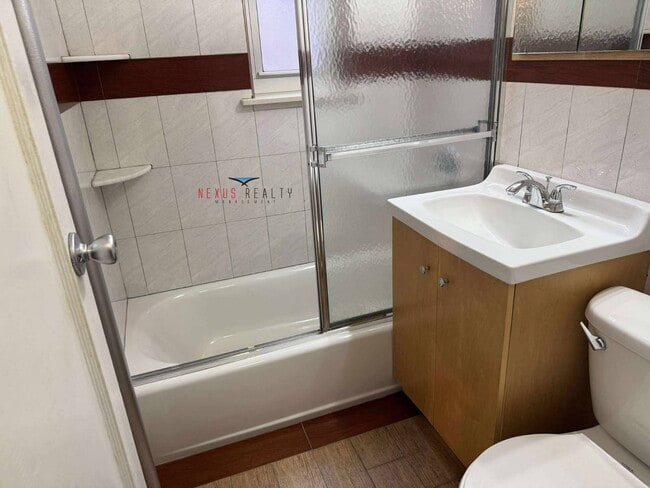 Foto del edificio - 43-22 58th St