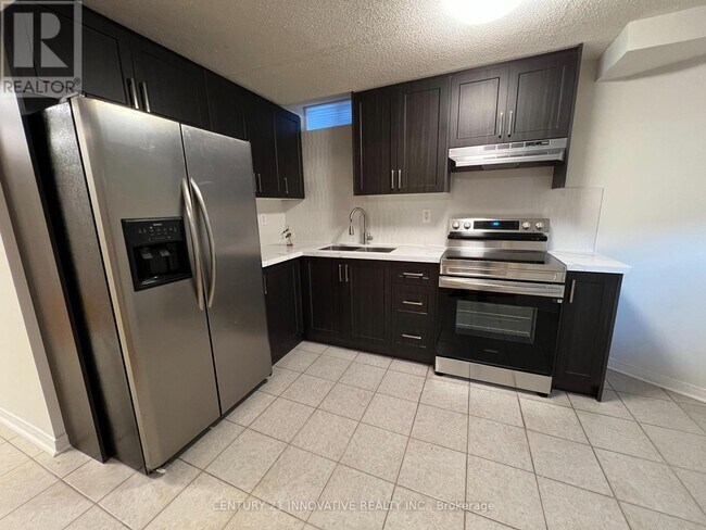 Photo du bâtiment - 13 Grosbeak Crescent