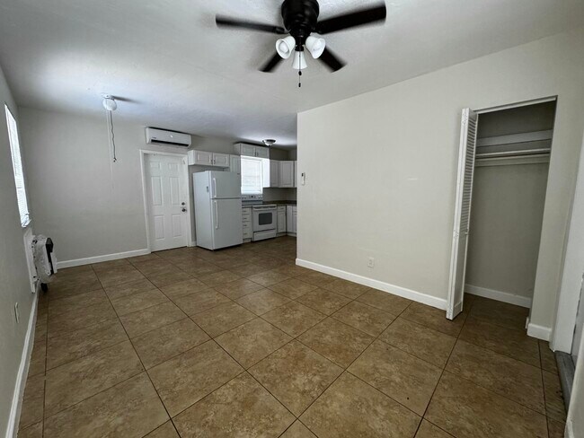 Foto del edificio - 1681 NE 51st Ct