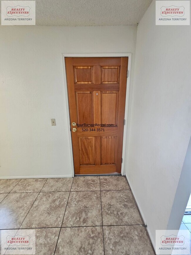 Foto del edificio - 22nd & Kolb Area Condo - Upstairs unit in Langley Gardens