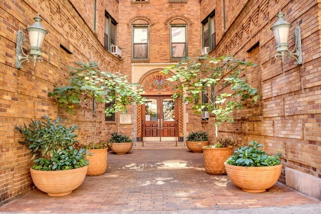 Foto del edificio - 226 E 70th St