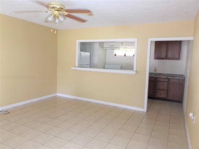 Foto del edificio - 16114 Avenue D