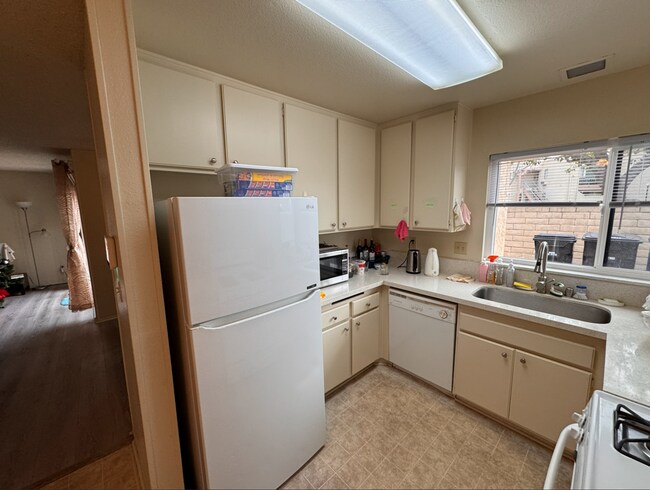 Foto del edificio - 8364 Summerdale Rd