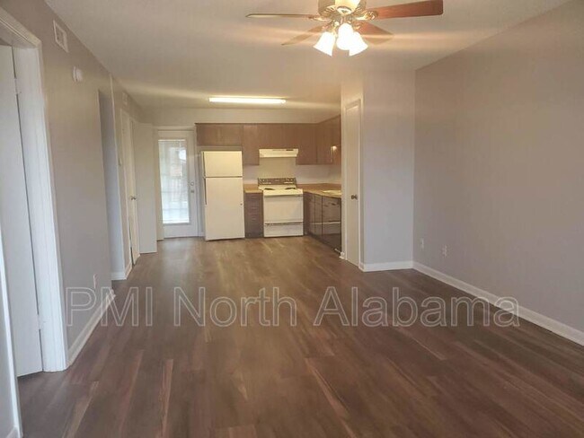 Foto del edificio - 1505 Medland Rd NW