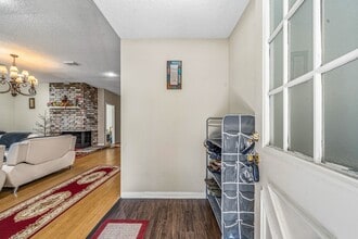 Building Photo - 9915 Villa Verde Dr