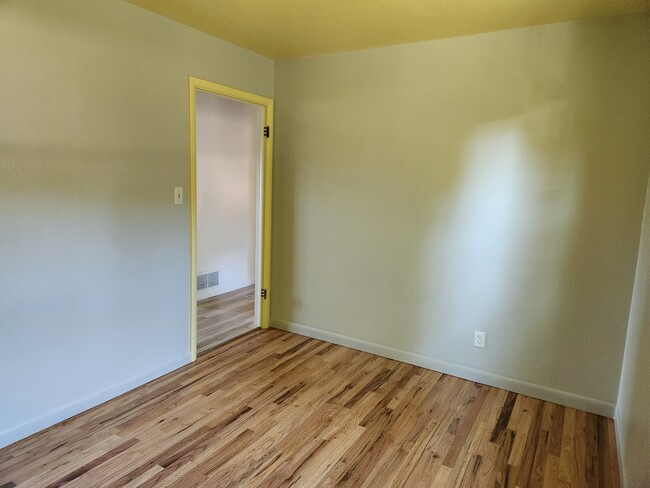 Foto del edificio - 312 E 3rd St