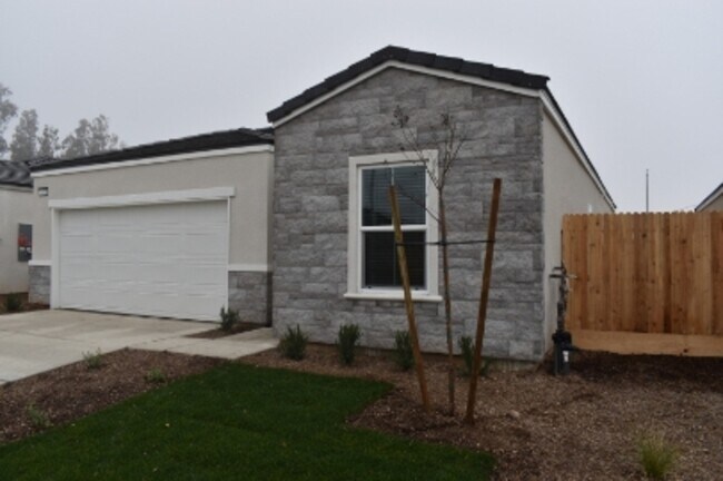 Building Photo - 4472 N San Miguel Ave