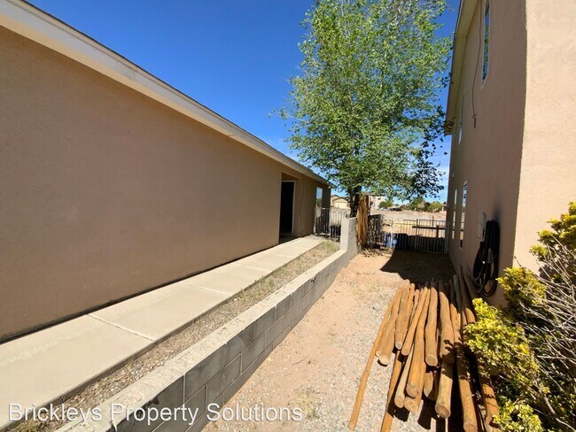 Building Photo - 3 br, 2 bath House - 1837 Round Up Dr NE