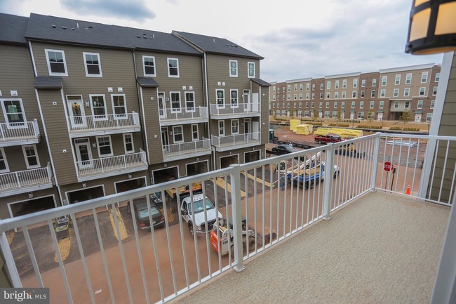 Building Photo - 45132 Kincora Dr