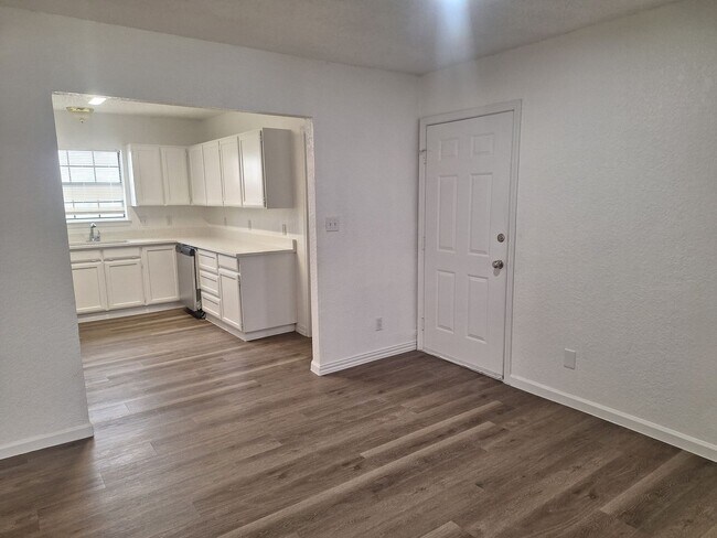 Building Photo - Spacious 3BR Lease Opportunity Near Downtown Cleburne