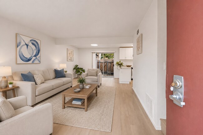 Foto del edificio - Spacious Renovated 3-Bedroom Home in a Highly Desirable Community