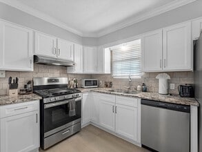 Building Photo - 2505 Truxillo St