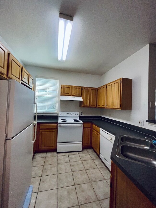 Photo - $500 CREDIT BACK IN YOUR 1ST MONTH RENT- S... Apartment