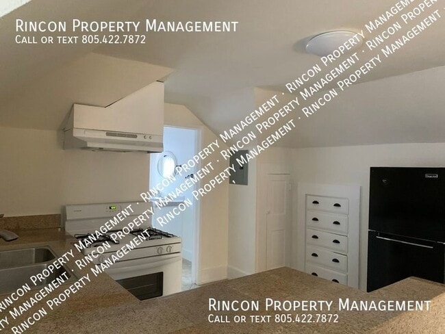 Building Photo - *Santa Paula  1 Bed/1 Bath* Available Star...