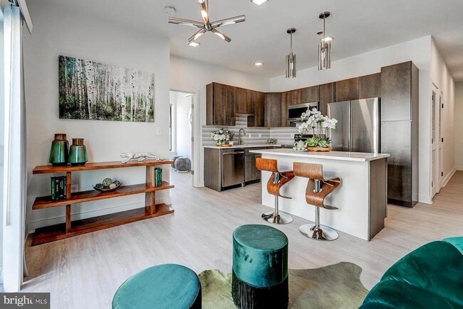 Building Photo - 421 S Broadway