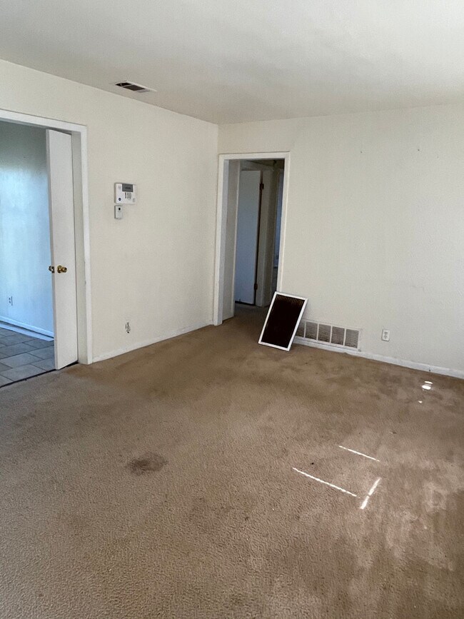 Building Photo - 1401 Alta Mira Dr