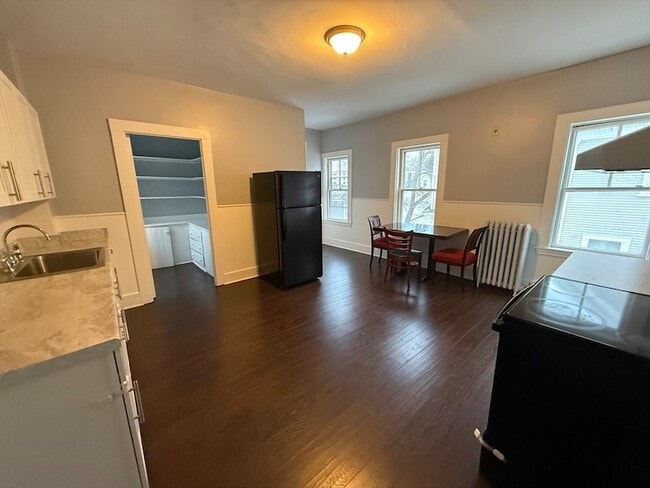 Building Photo - 5 Lothrop St