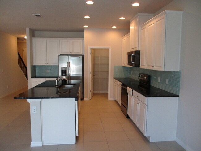 Foto del edificio - 3 Bed, 2.5 Bath Town Home in the Central P...