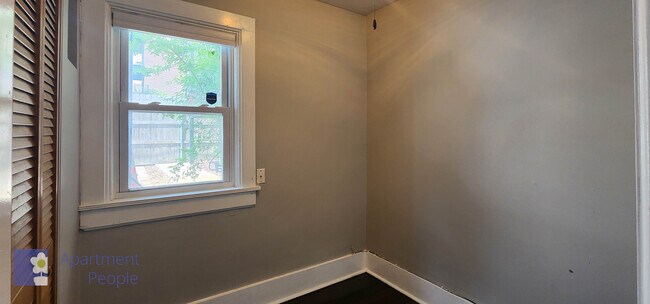 Foto del edificio - 3038 N Sheffield Ave
