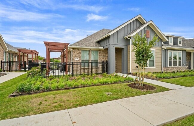 Fenced Yard - 1049 4th St