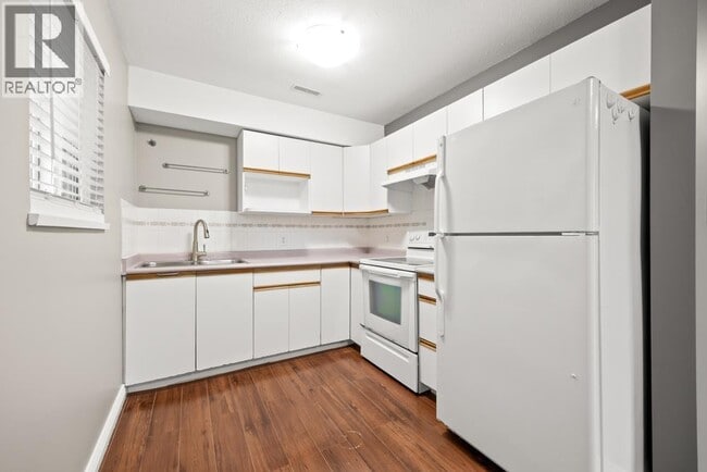 Building Photo - Ground Floor-2453 GILLESPIE STREET