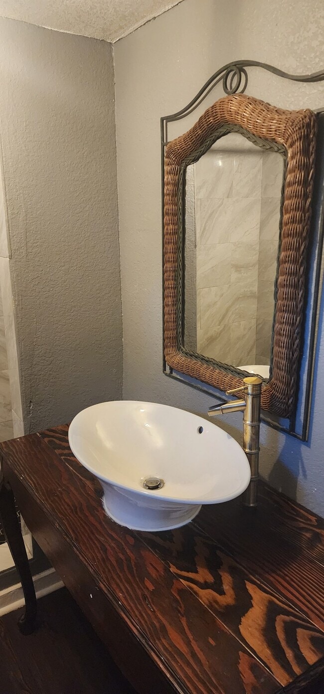 Photo - 3737 Maywood Ave Apartment