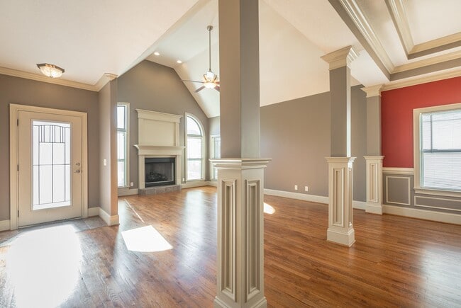 Building Photo - 8385 Glenshire Ln