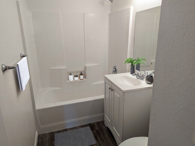 Foto del edificio - 2295 S Pond St