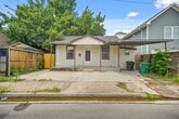 Foto principal - 2716 Commerce St