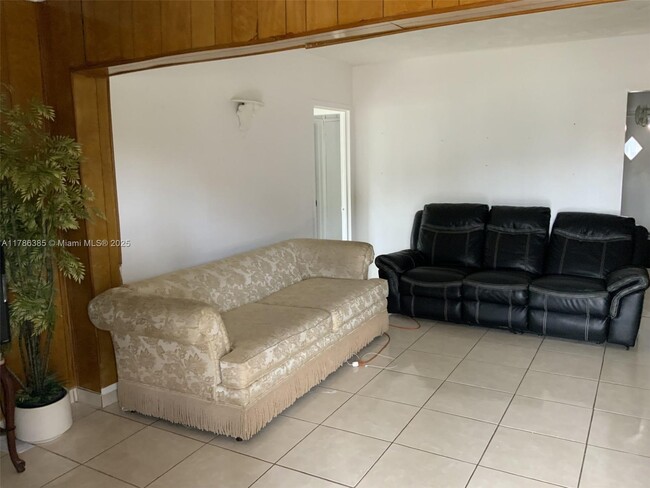 Foto del edificio - 16300 NW 19th Ct