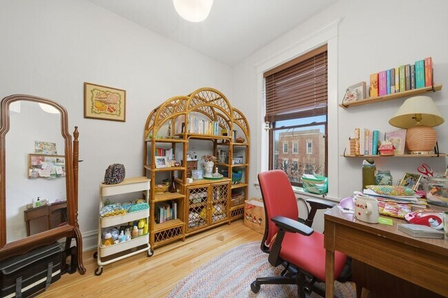 Foto del edificio - 2421 N Washtenaw Ave