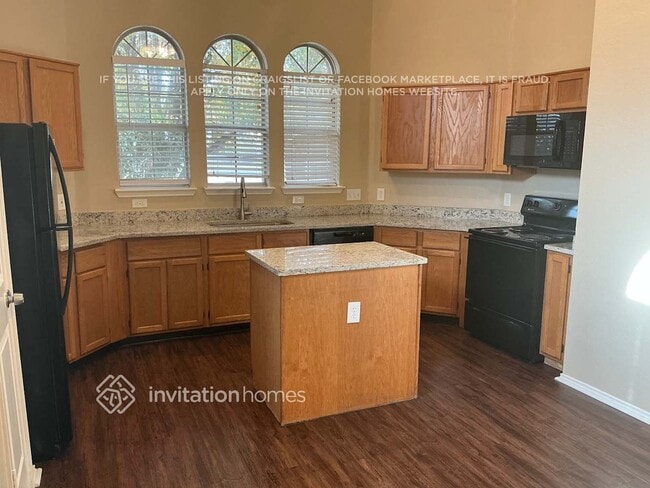 Foto del edificio - 2012 Creek Royal Dr