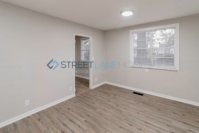Foto del edificio - NOW OFFERING HALF OFF THE FIRST FULL MONTH...