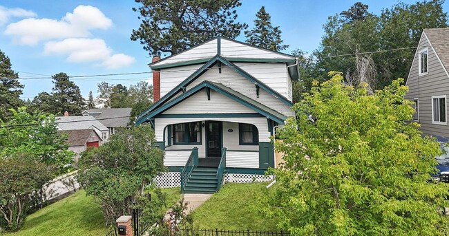 Foto del edificio - Fully Furnished 5-Bedroom Retreat in the Heart of Lead, SD!