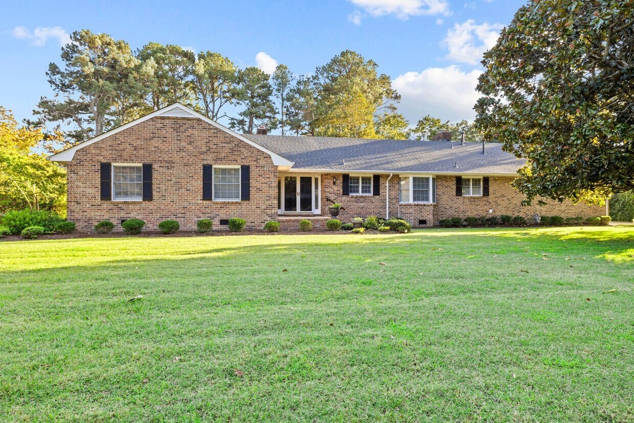 Primary Photo - 5BR Home In Thoroughgood! For Rent through...