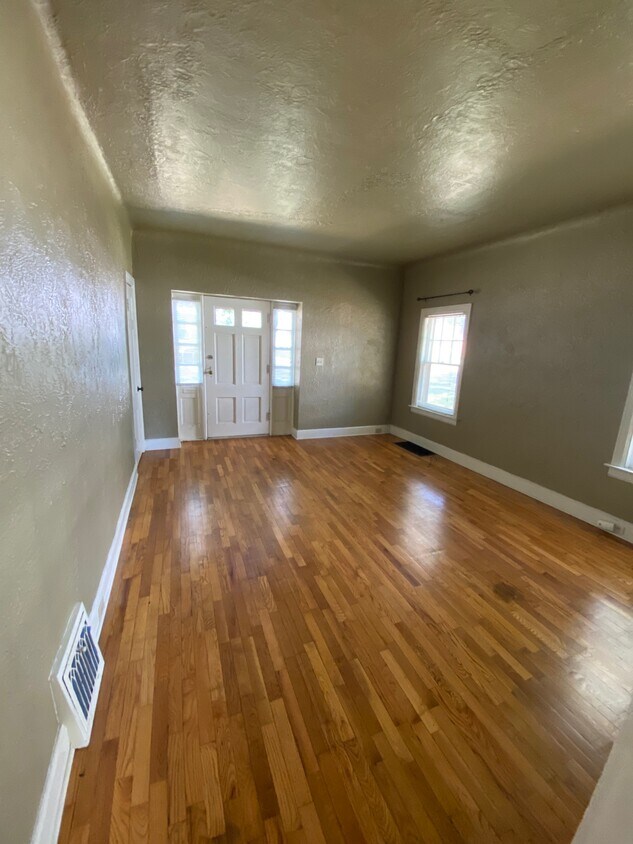 Foto principal - 236 E Allegan St