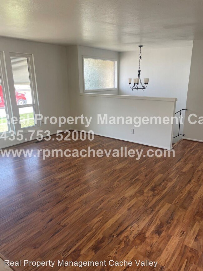 Foto del edificio - 2 br, 2 bath House - 570 S 1000 W Upstairs