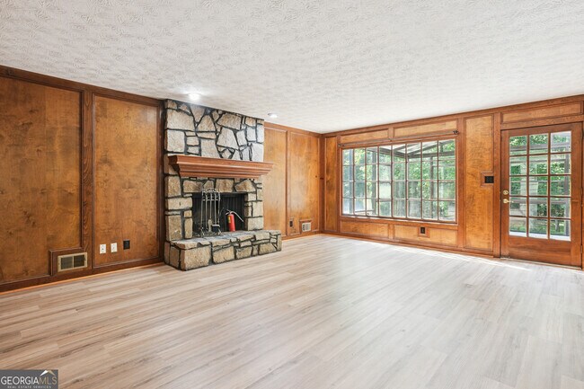 Foto del edificio - 5206 Clearwater Dr SW