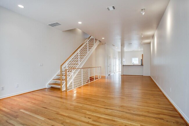 Building Photo - 4310 Buena Vista St