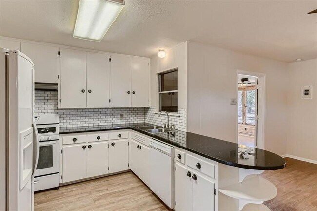 Building Photo - 7608 Meadowview Ln