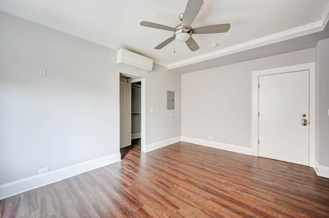 Foto del edificio - 818 W Lakeside Pl