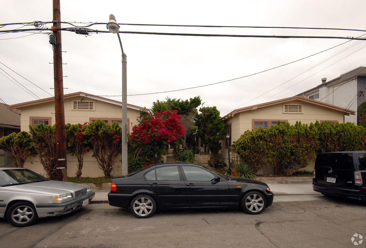 Primary Photo - 223 Strand St