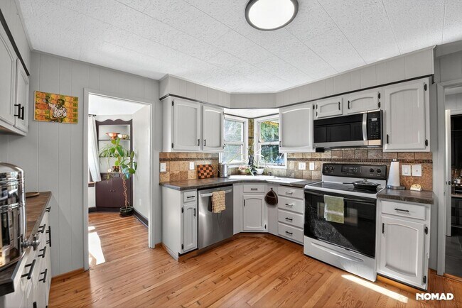 Foto del edificio - 682 SW McFadden Ave