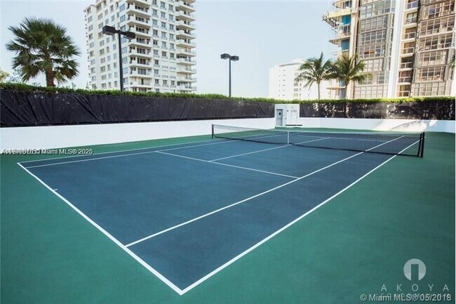Foto del edificio - 6365 Collins Ave