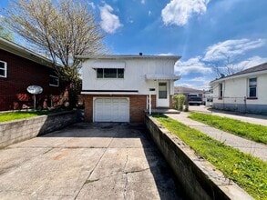 Building Photo - 3606 Doyle St