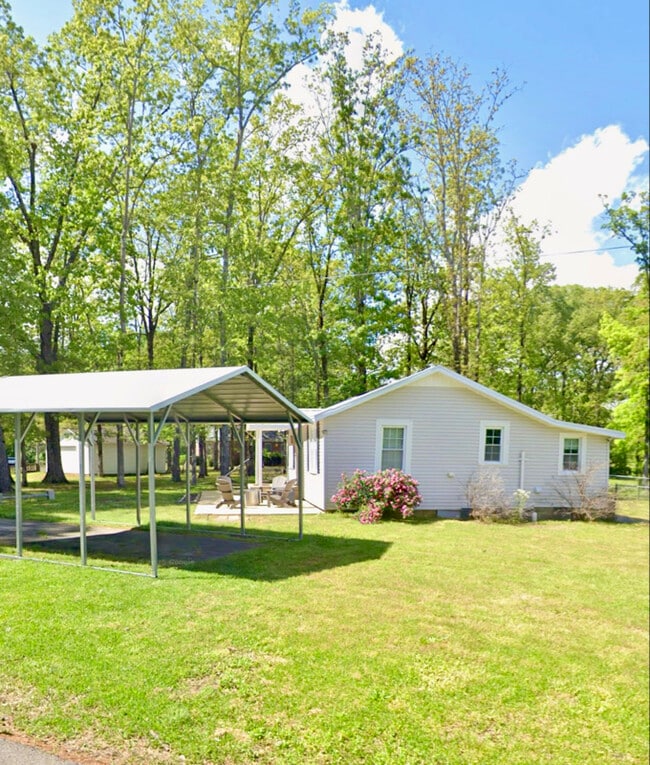 Building Photo - 1716 Pinecrest St