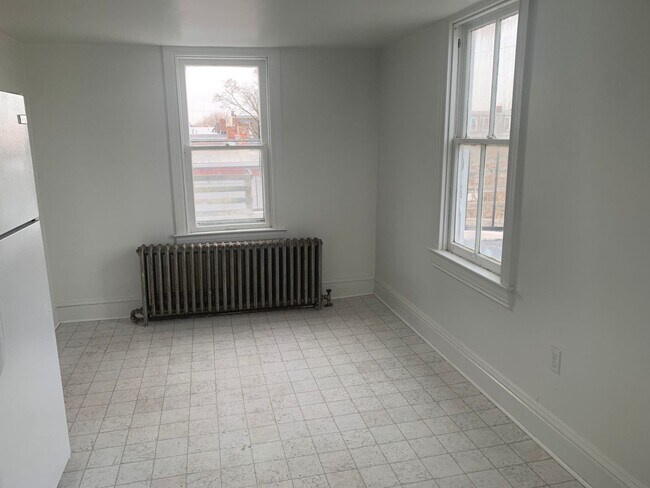 Foto del edificio - Available Now - West End of Town! Close to...