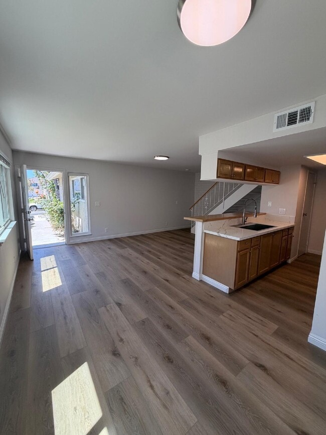 Building Photo - 609 Avenida del Platino