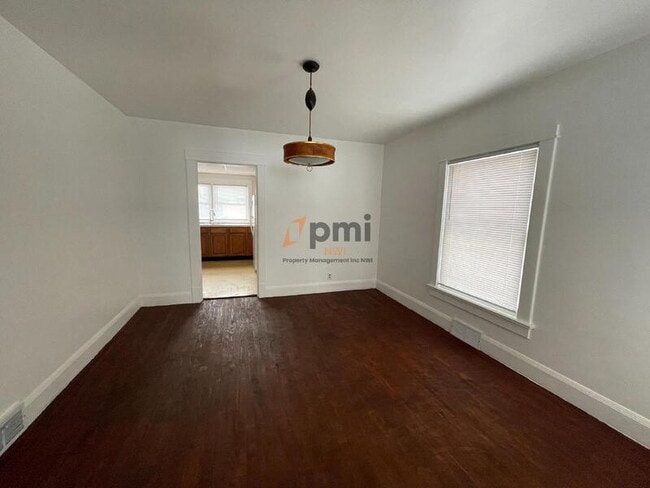 Building Photo - 807 Rose St